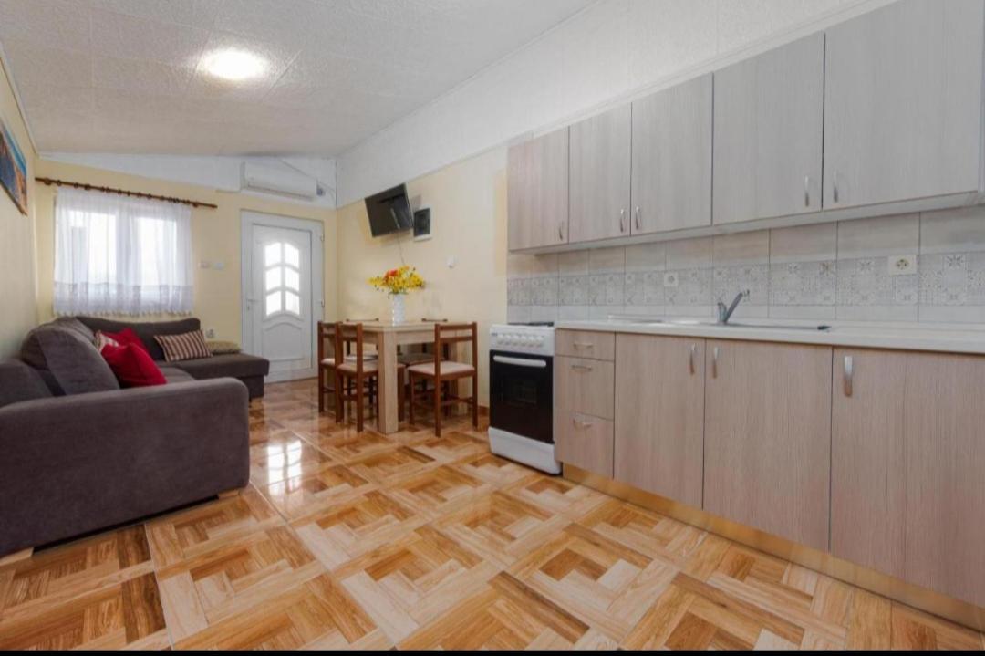 Apartman Zlata Vir Bagian luar foto
